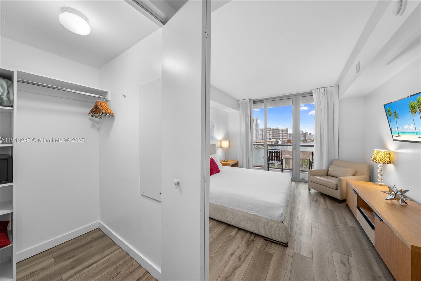 image Beachwalk Condominium25