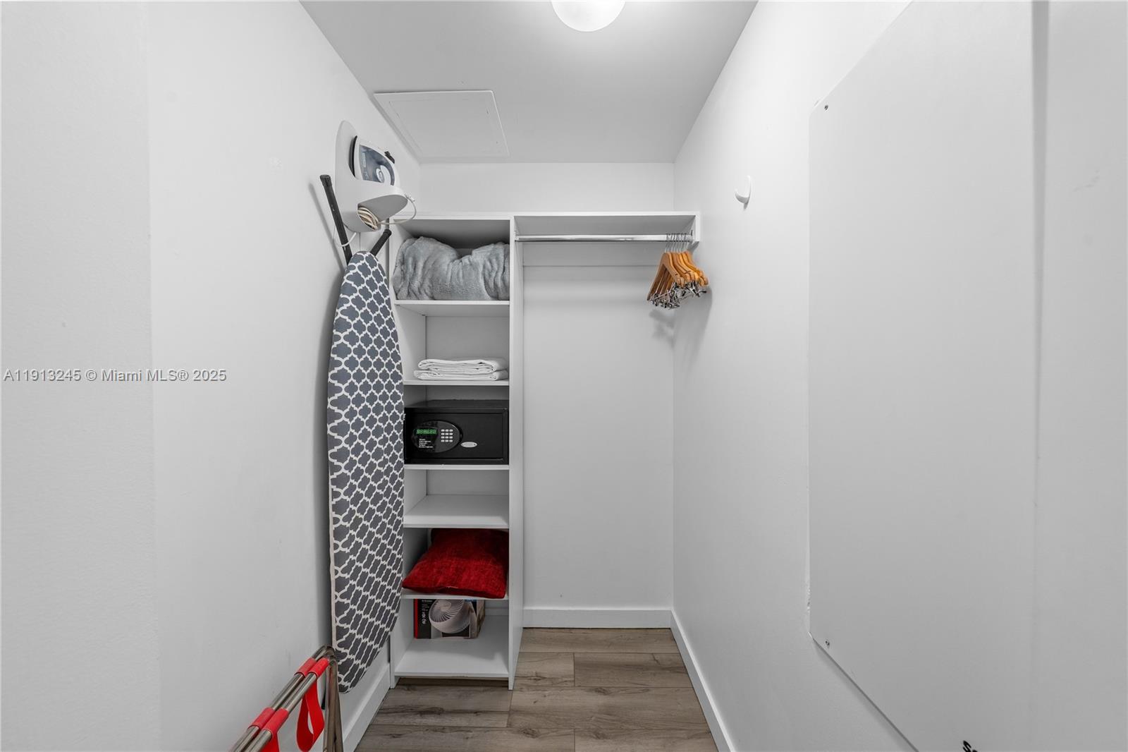 image Beachwalk Condominium26