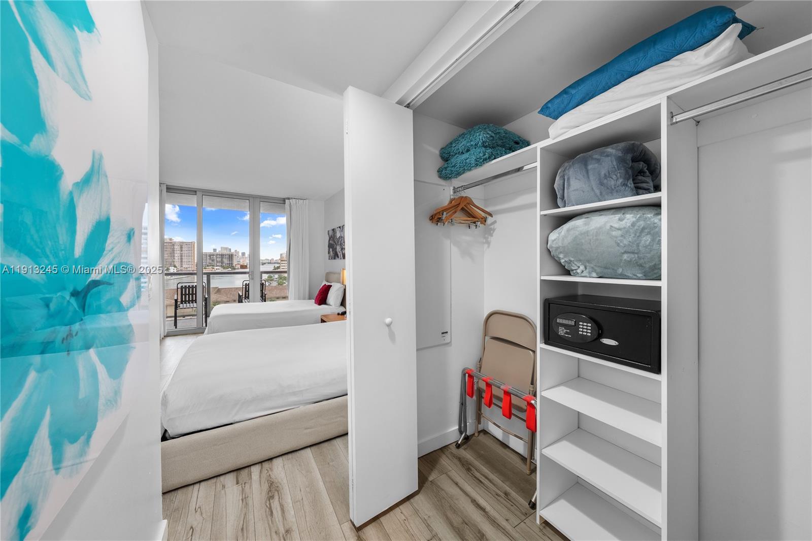 image Beachwalk Condominium37