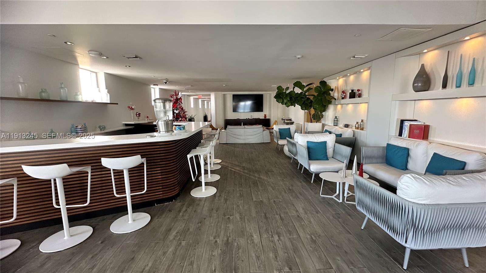 image Beachwalk Hotel & Residences73