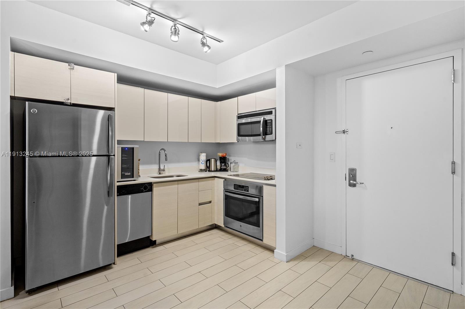 image Beachwalk Condominium7