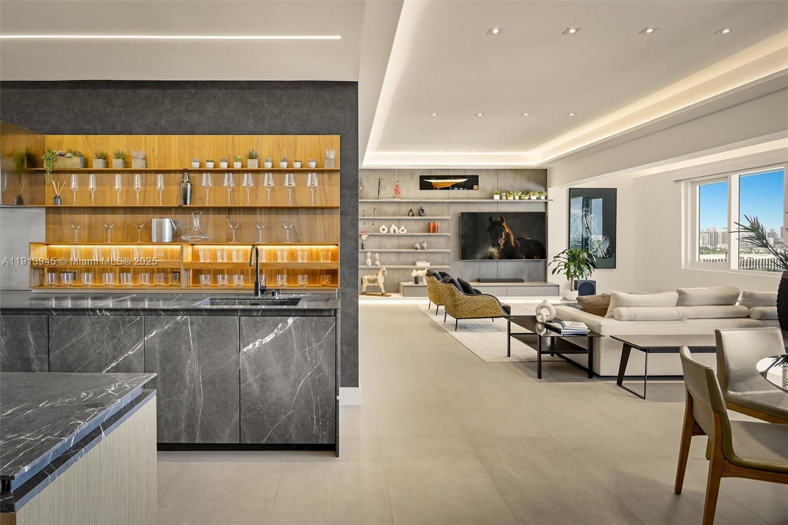 2301 Collins Ave #1634