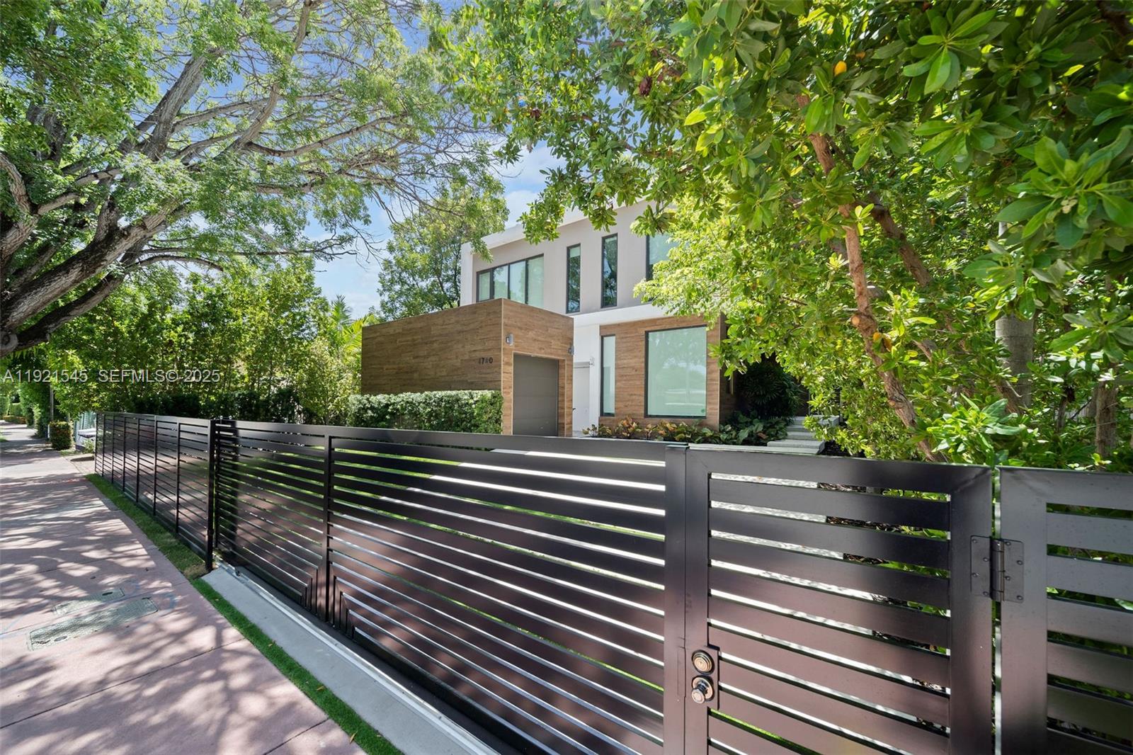 4740 Alton Rd Miami Beach, FL 33140