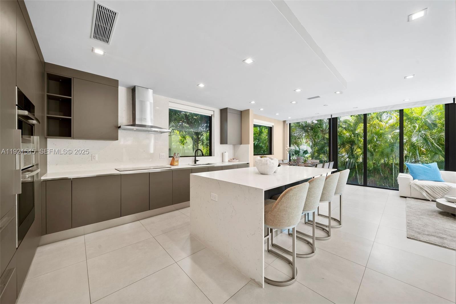 4740 Alton Rd Miami Beach, FL 33140