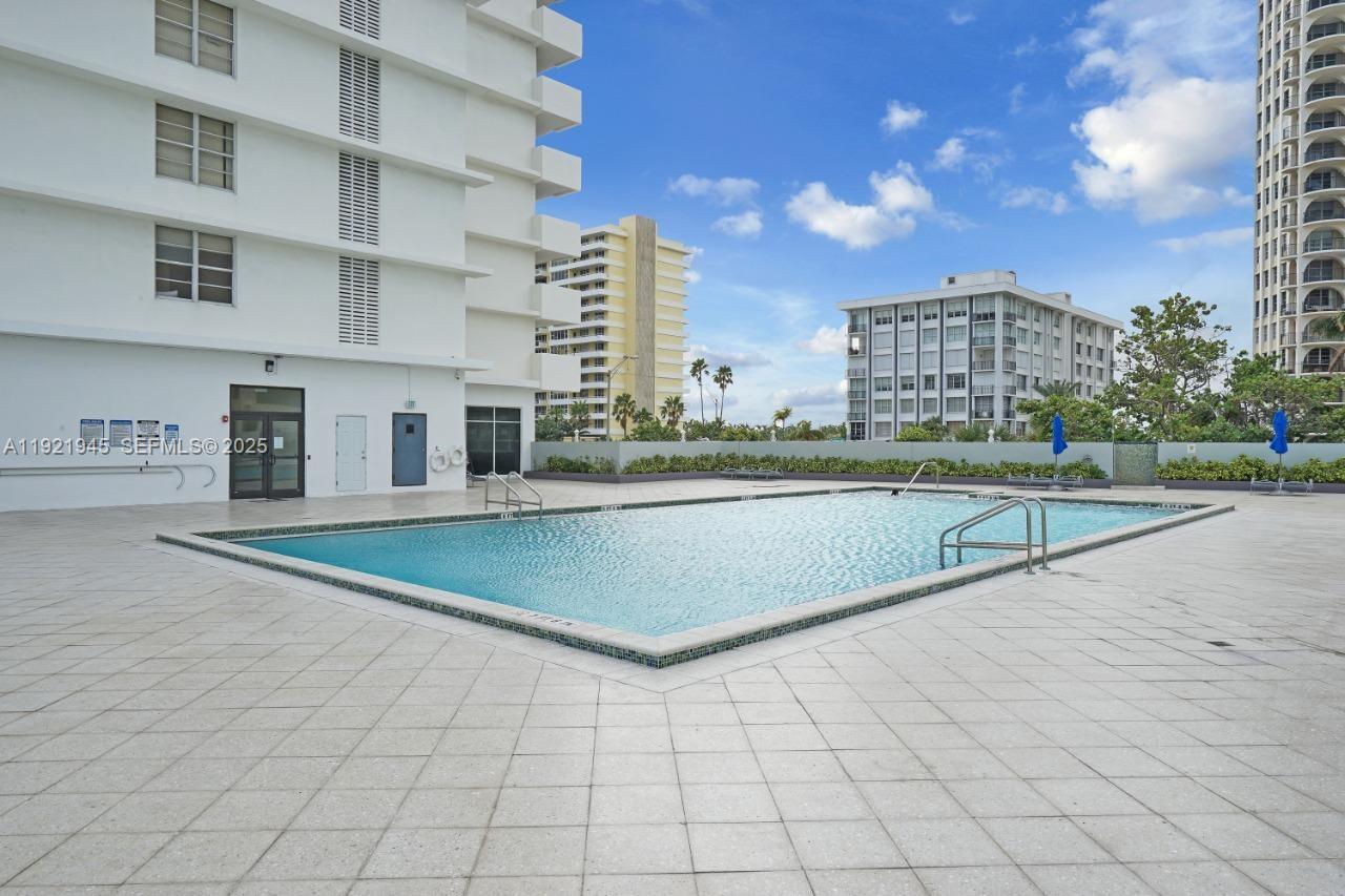 5601 Collins Ave #1516 Miami Beach, FL 33140