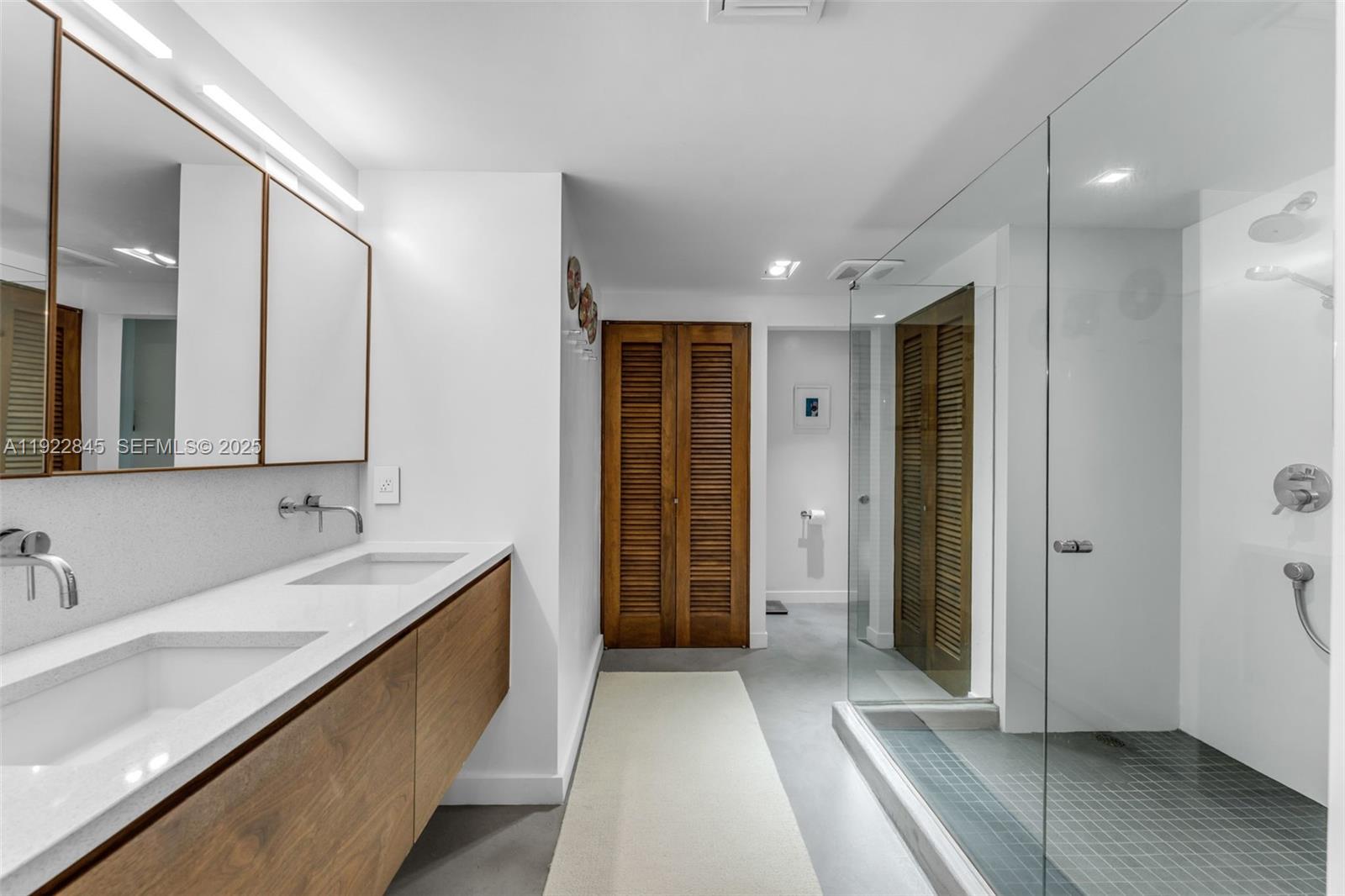 161 Crandon Blvd #125 Key Biscayne, FL 33149