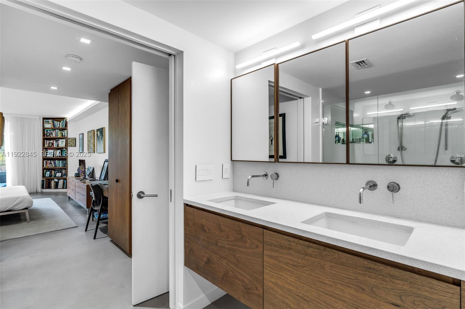 161 Crandon Blvd #125 Key Biscayne, FL 33149