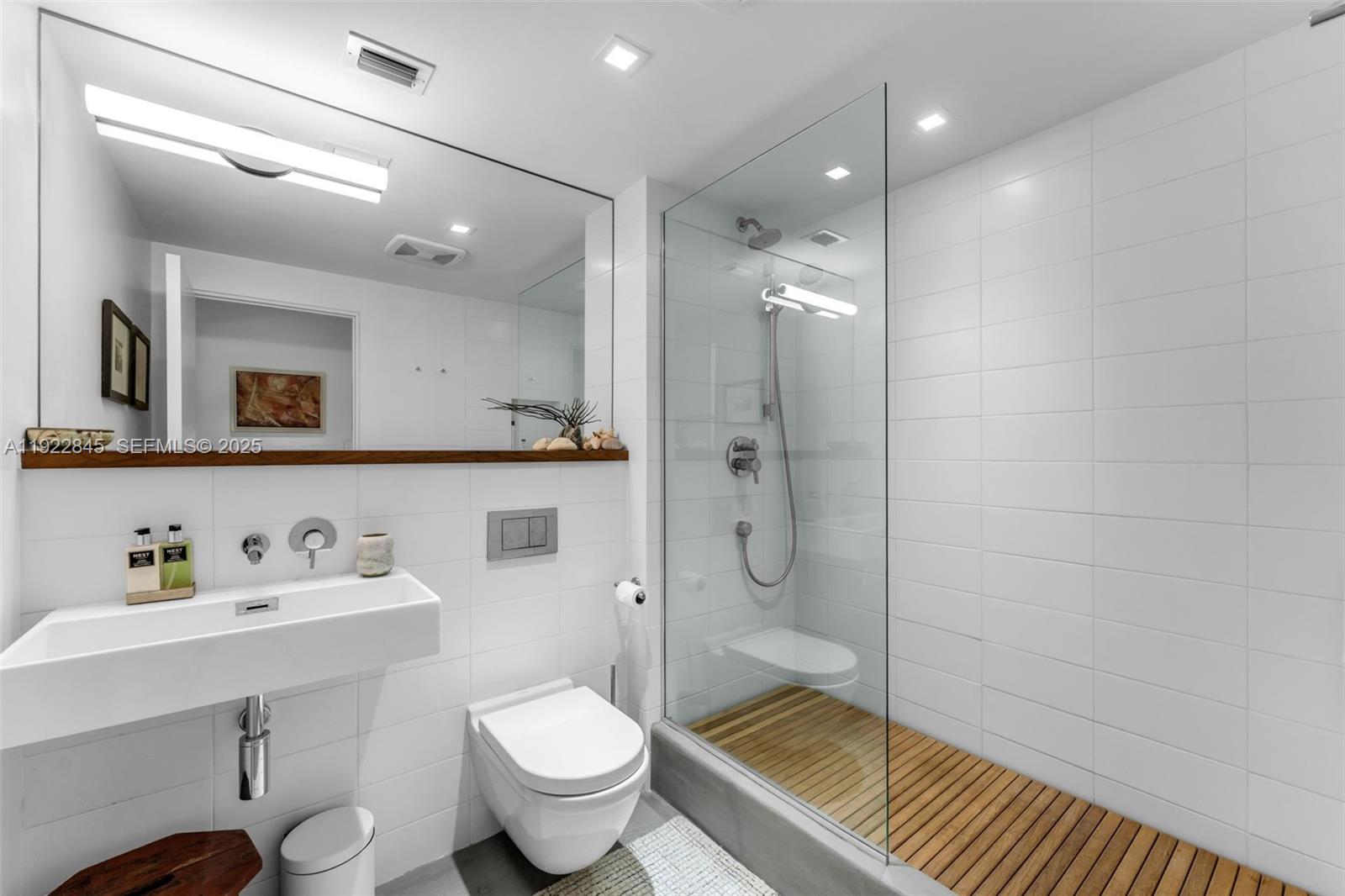 161 Crandon Blvd #125 Key Biscayne, FL 33149