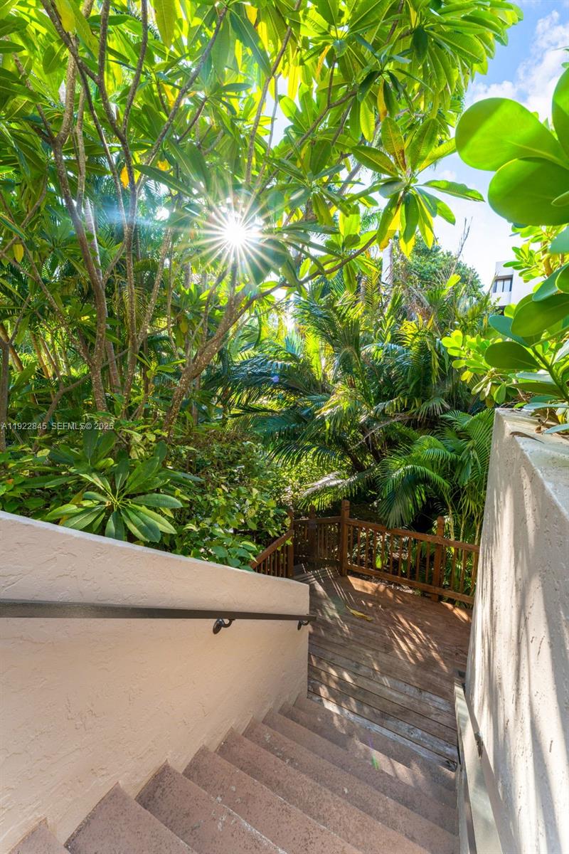 161 Crandon Blvd #125 Key Biscayne, FL 33149