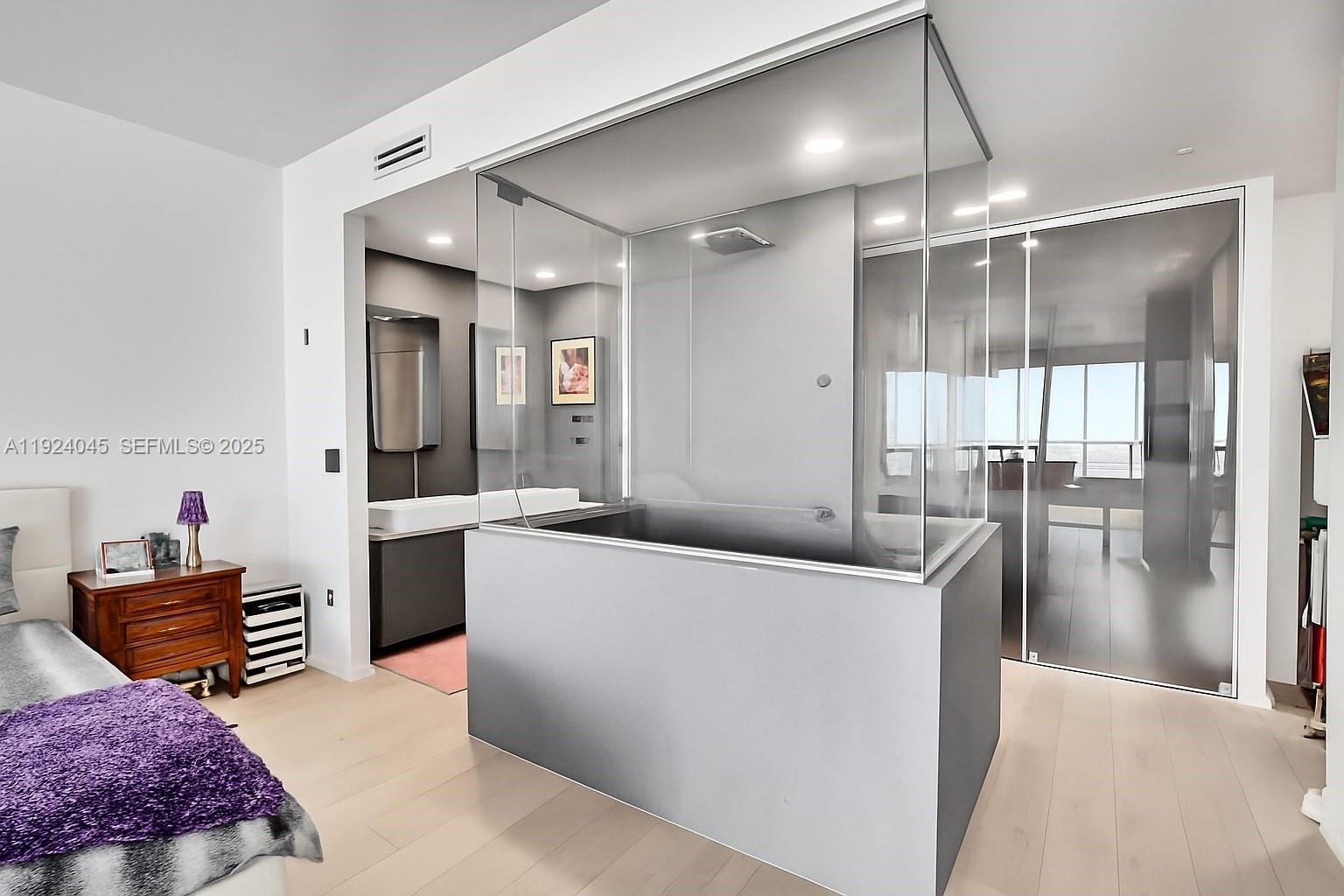 1040 Biscayne Blvd #2603 Miami, FL 33132