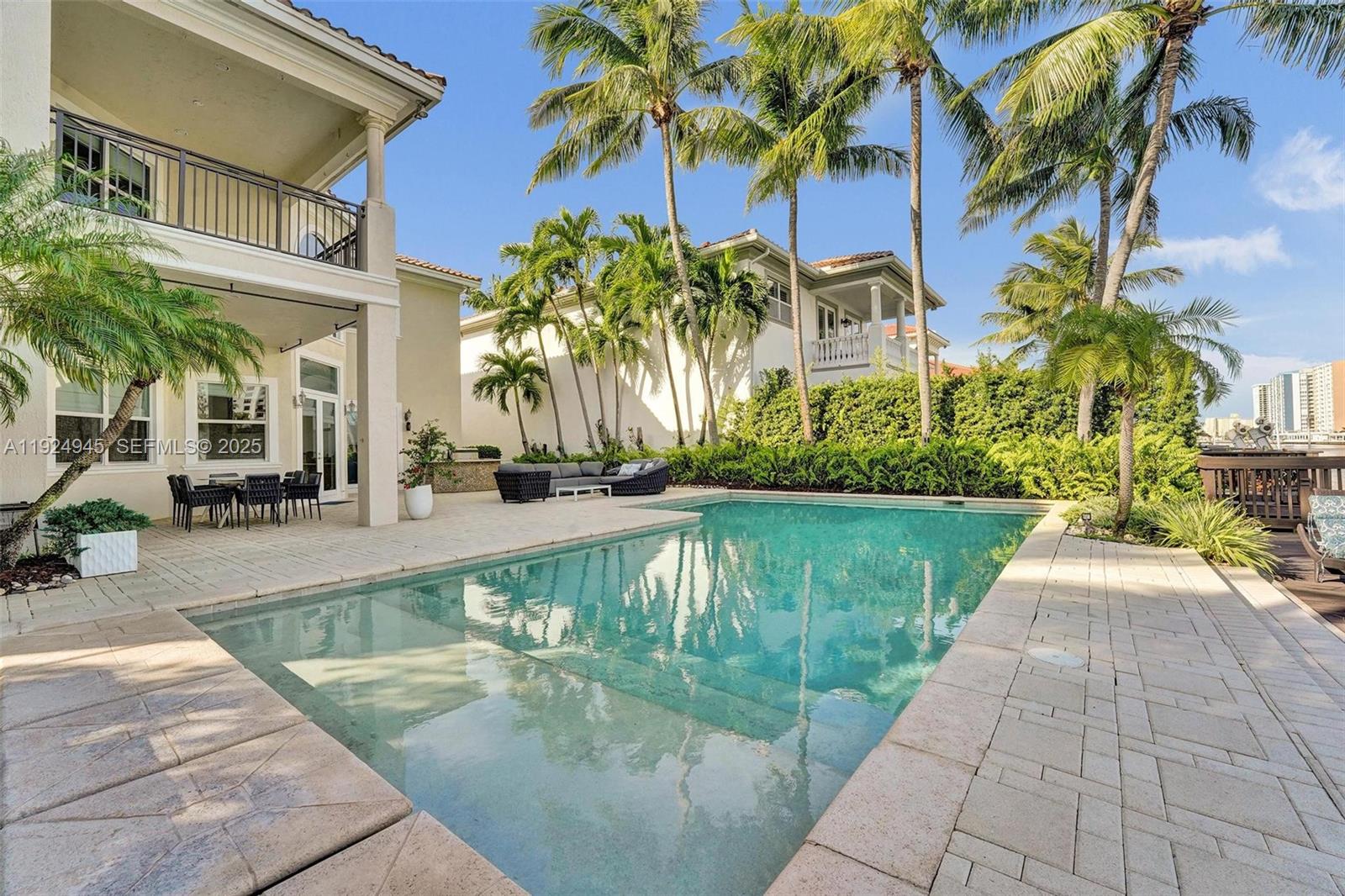 1575 Windjammer Way Hollywood, FL 33019