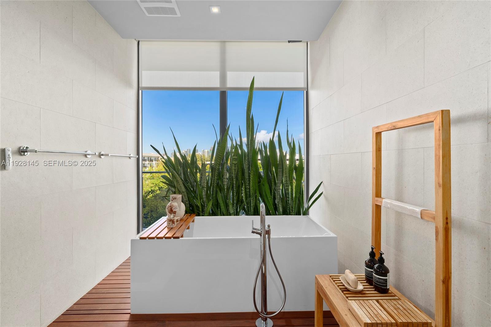 3581 E Glencoe St #403 Miami, FL 33133