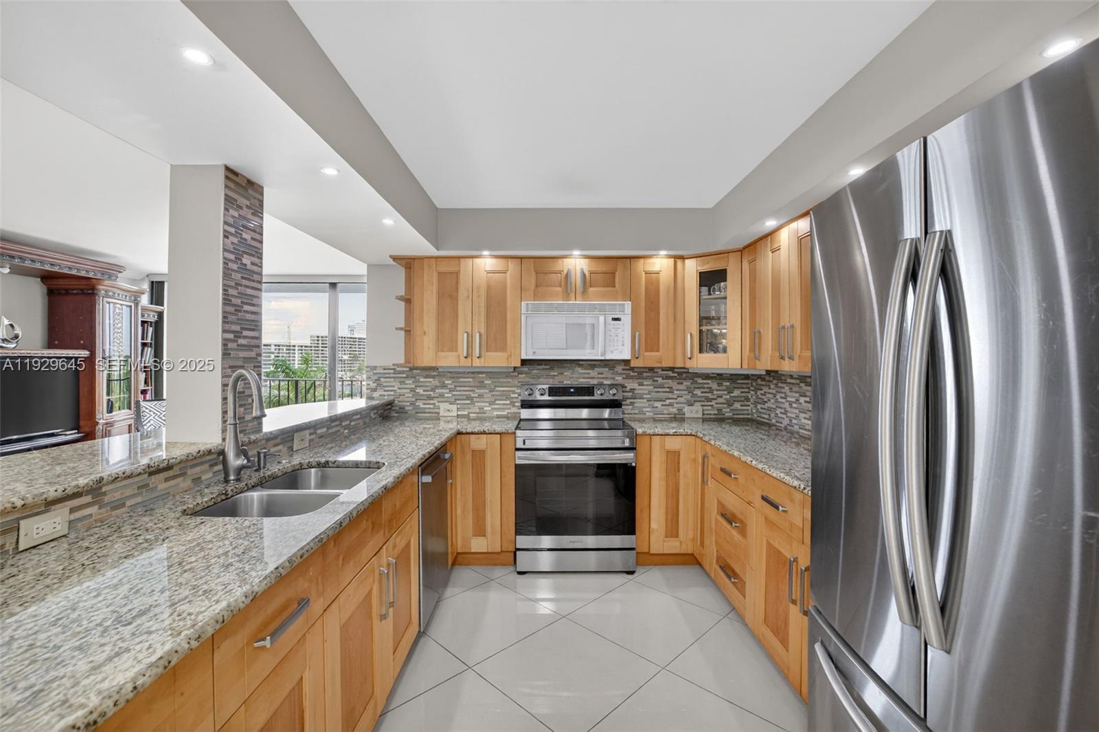 200 Leslie Dr #707 Hallandale Beach, FL 33009