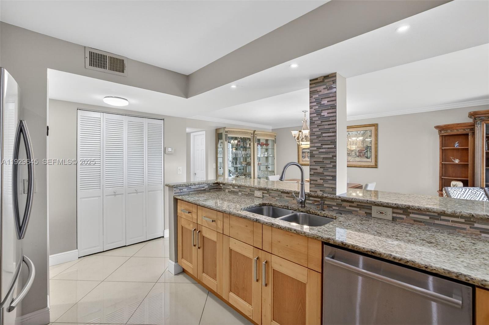 200 Leslie Dr #707 Hallandale Beach, FL 33009