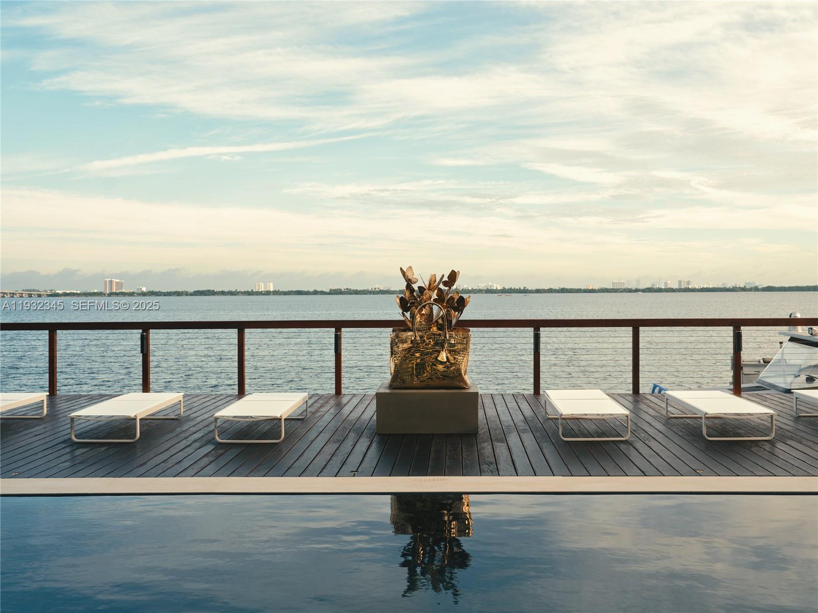 1413 N Venetian Way Miami, FL 33139