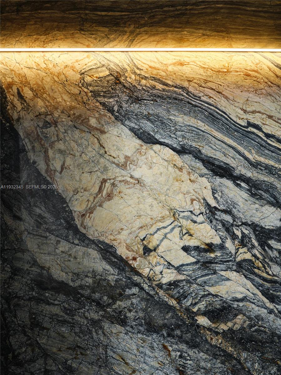 1413 N Venetian Way Miami, FL 33139