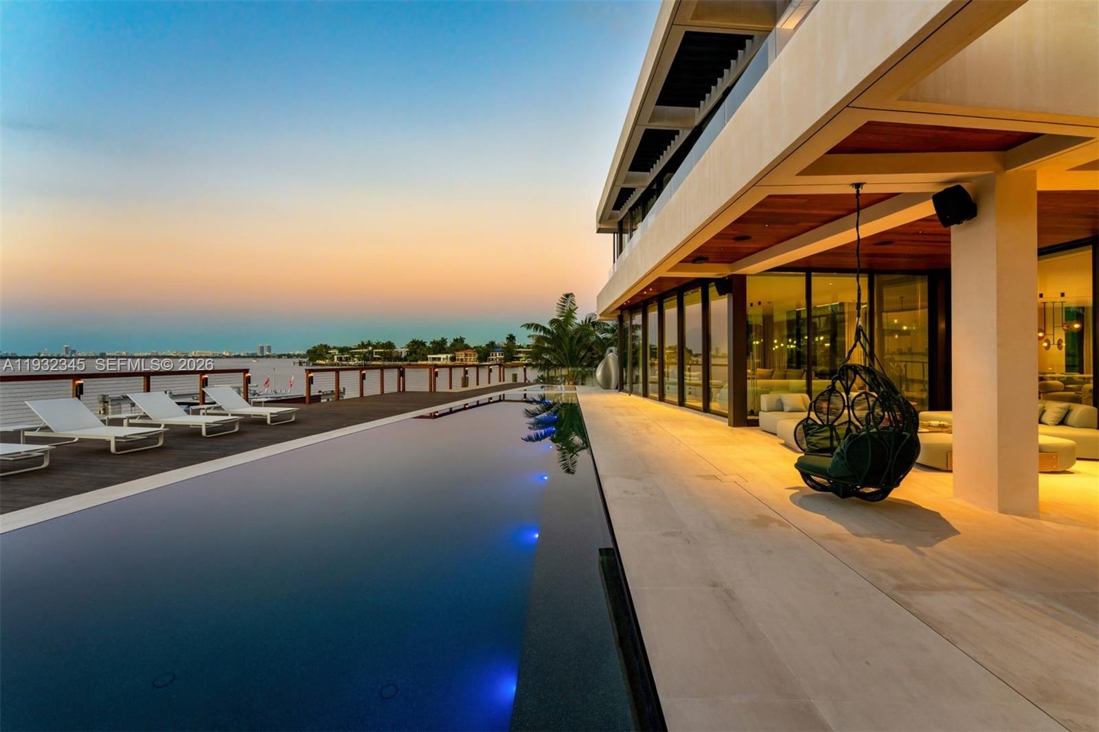 1413 N Venetian Way Miami, FL 33139