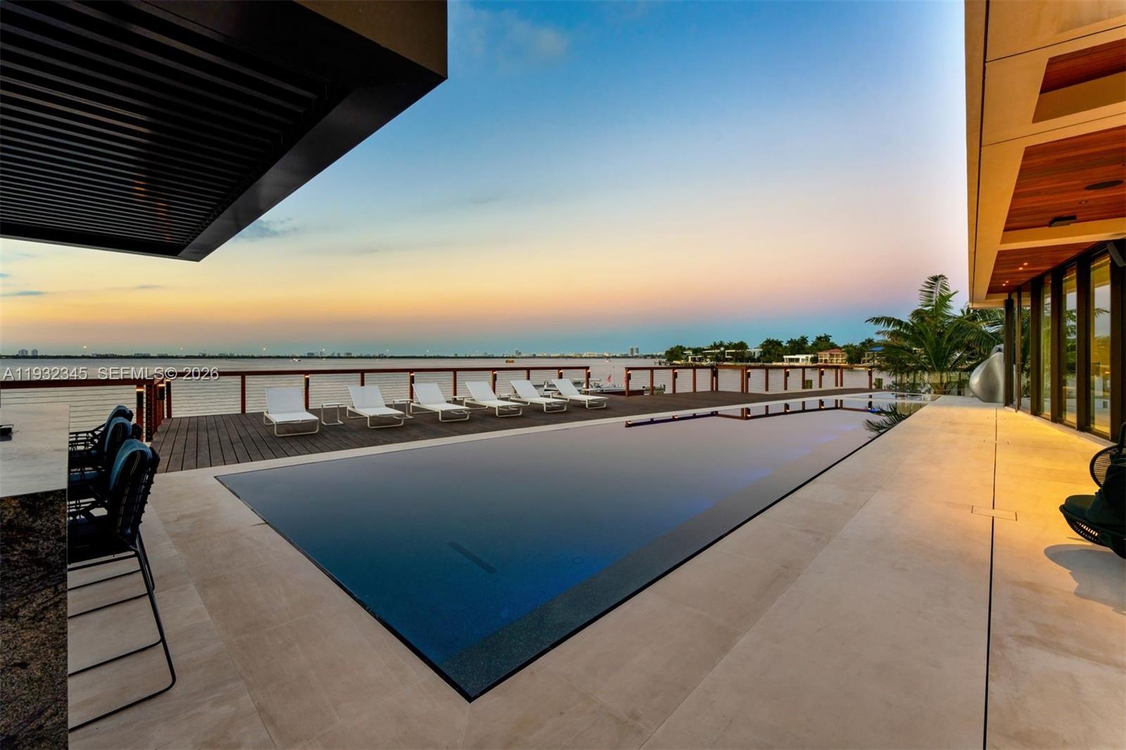 1413 N Venetian Way Miami, FL 33139