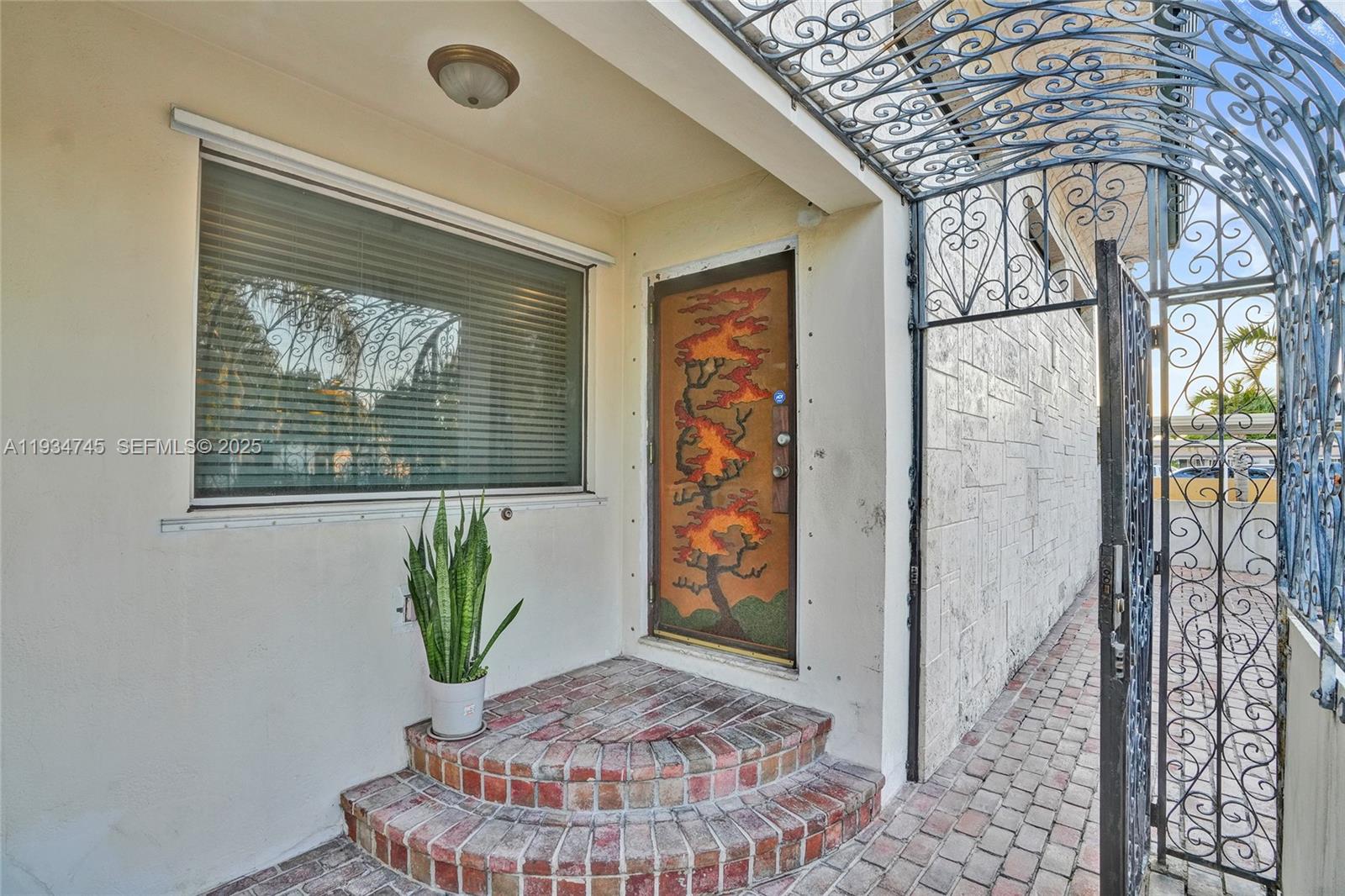 366 W 12th St Hialeah, FL 33010