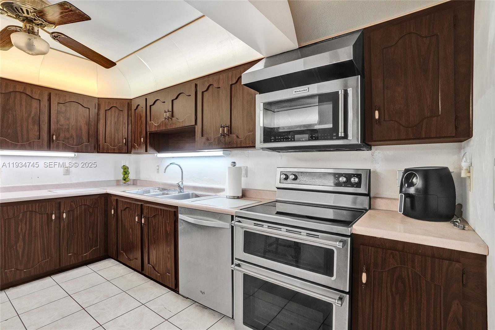 366 W 12th St Hialeah, FL 33010