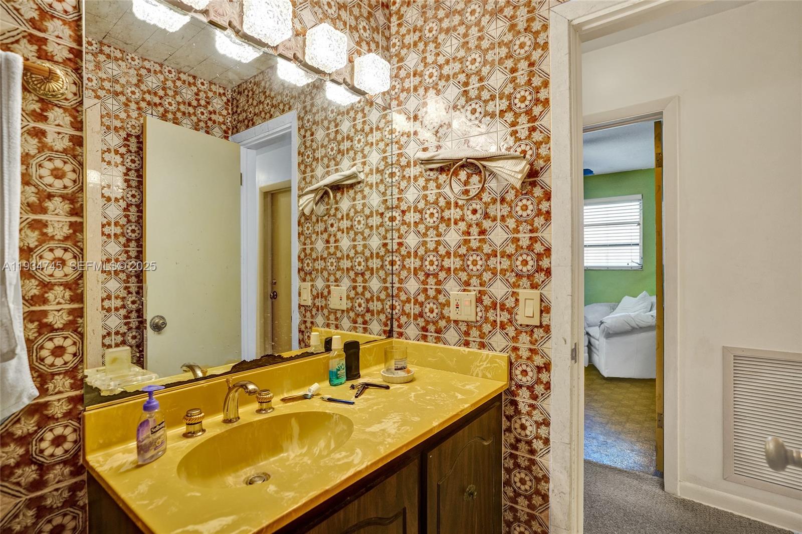 366 W 12th St Hialeah, FL 33010