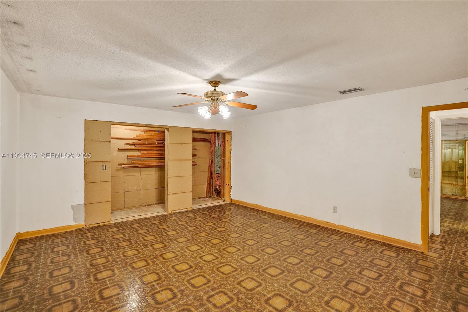 366 W 12th St Hialeah, FL 33010