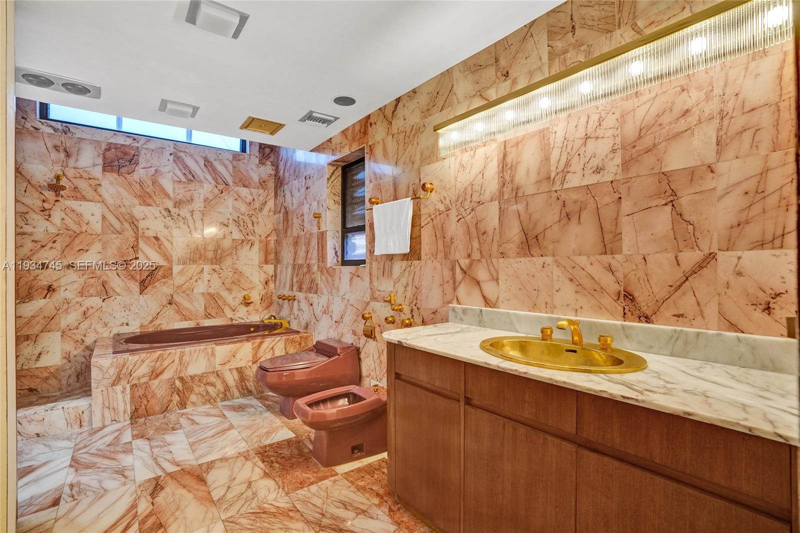 366 W 12th St Hialeah, FL 33010