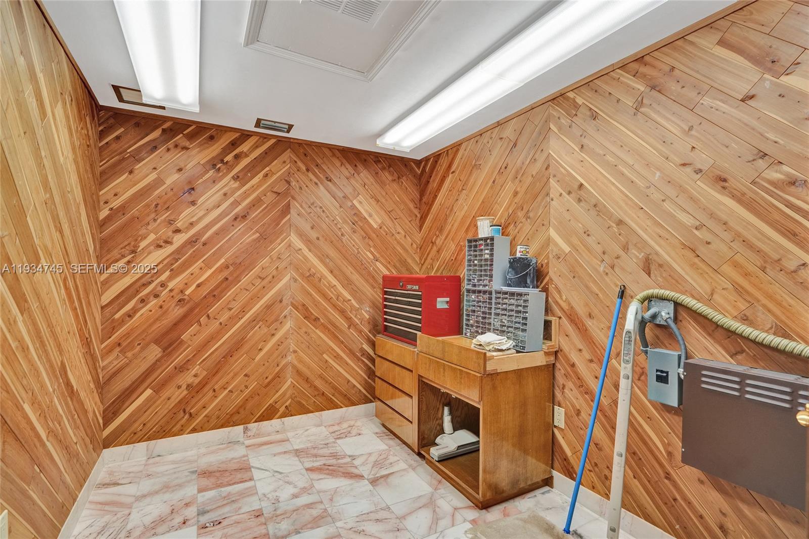 366 W 12th St Hialeah, FL 33010