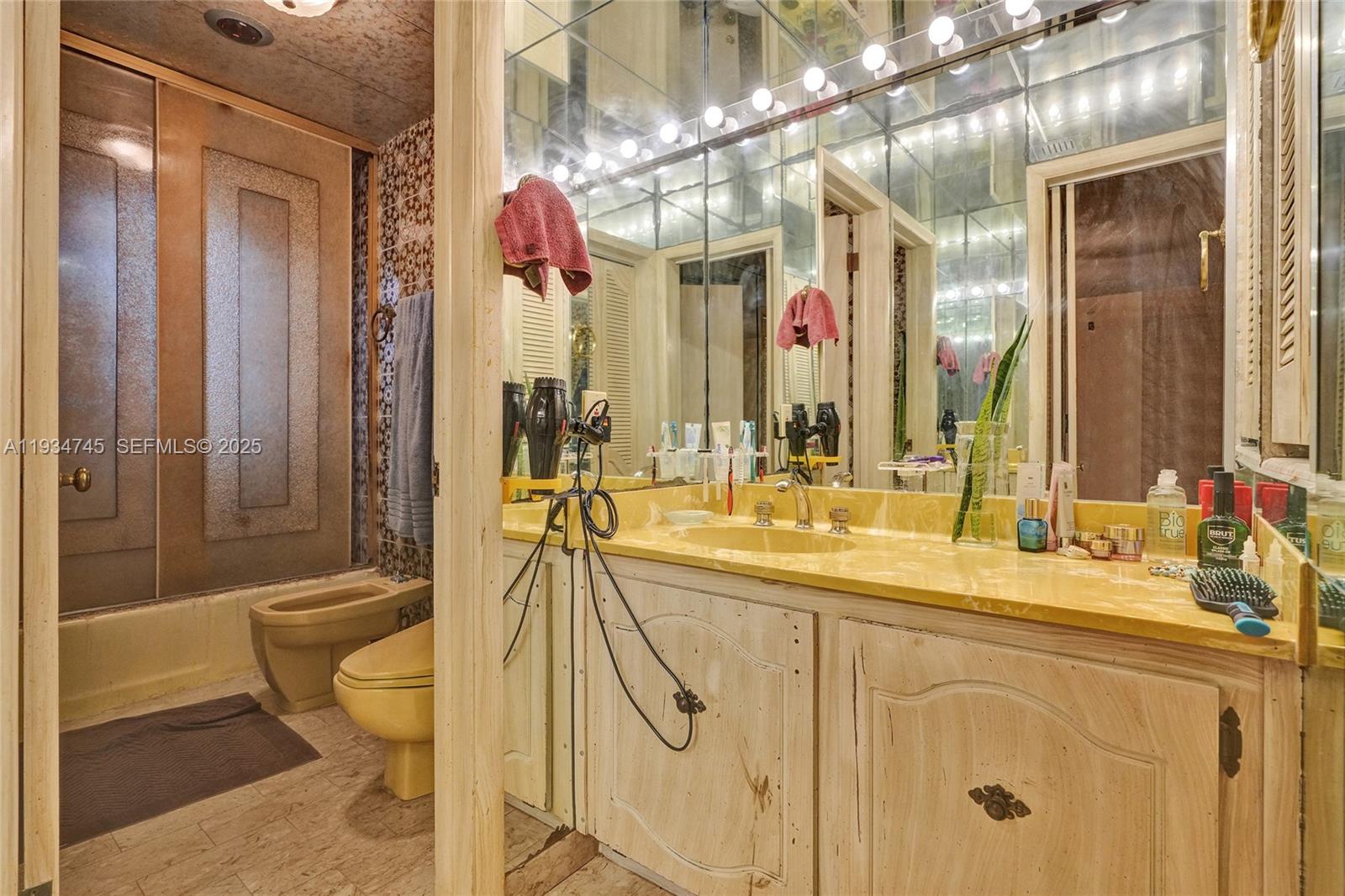 366 W 12th St Hialeah, FL 33010