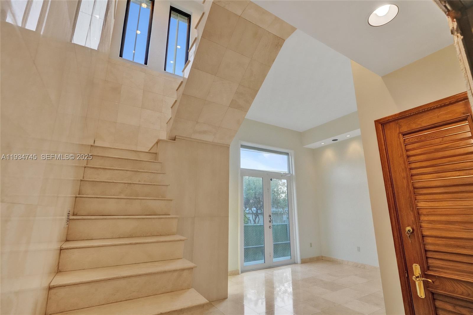 366 W 12th St Hialeah, FL 33010