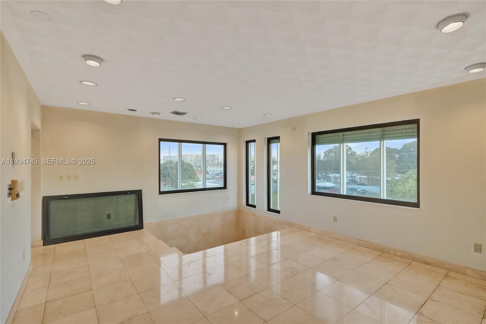 366 W 12th St Hialeah, FL 33010