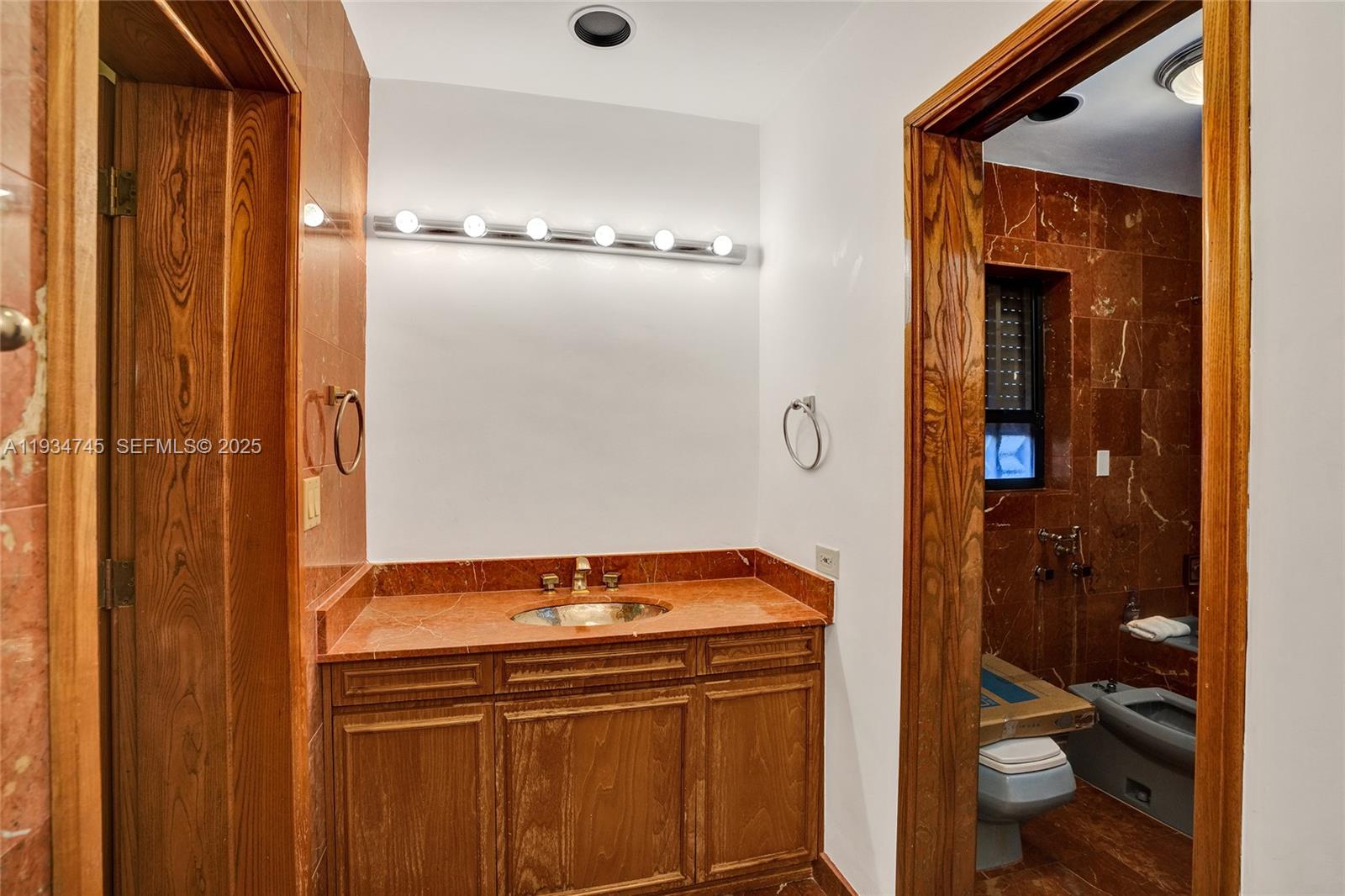 366 W 12th St Hialeah, FL 33010