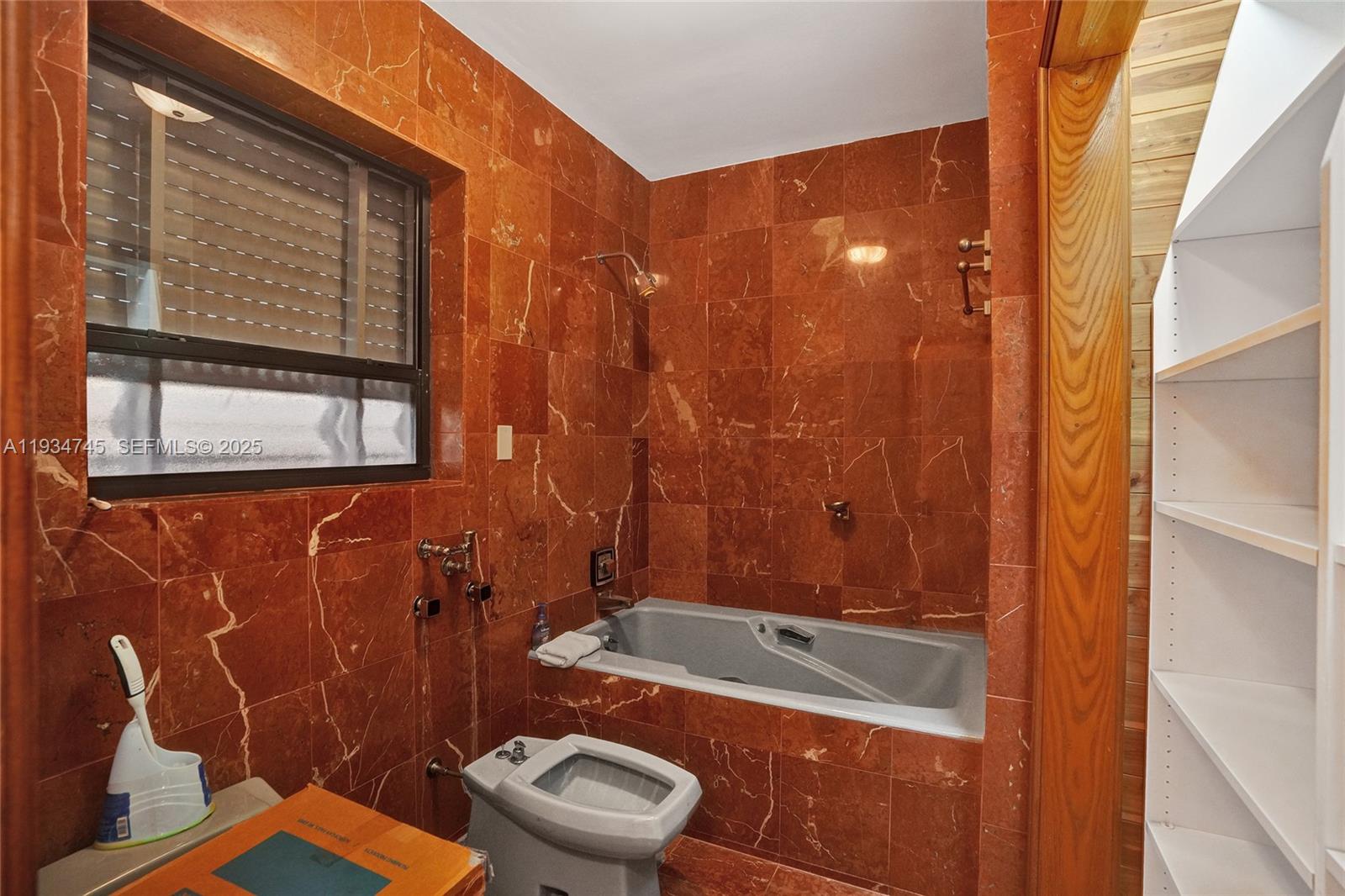 366 W 12th St Hialeah, FL 33010