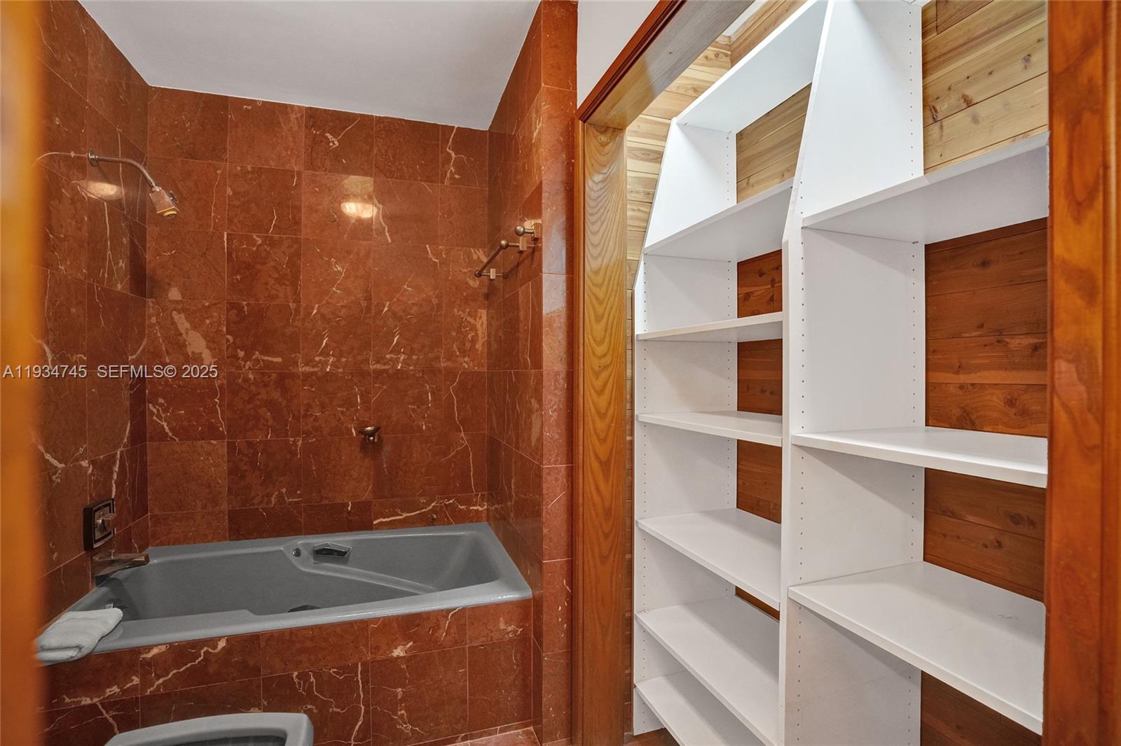 366 W 12th St Hialeah, FL 33010