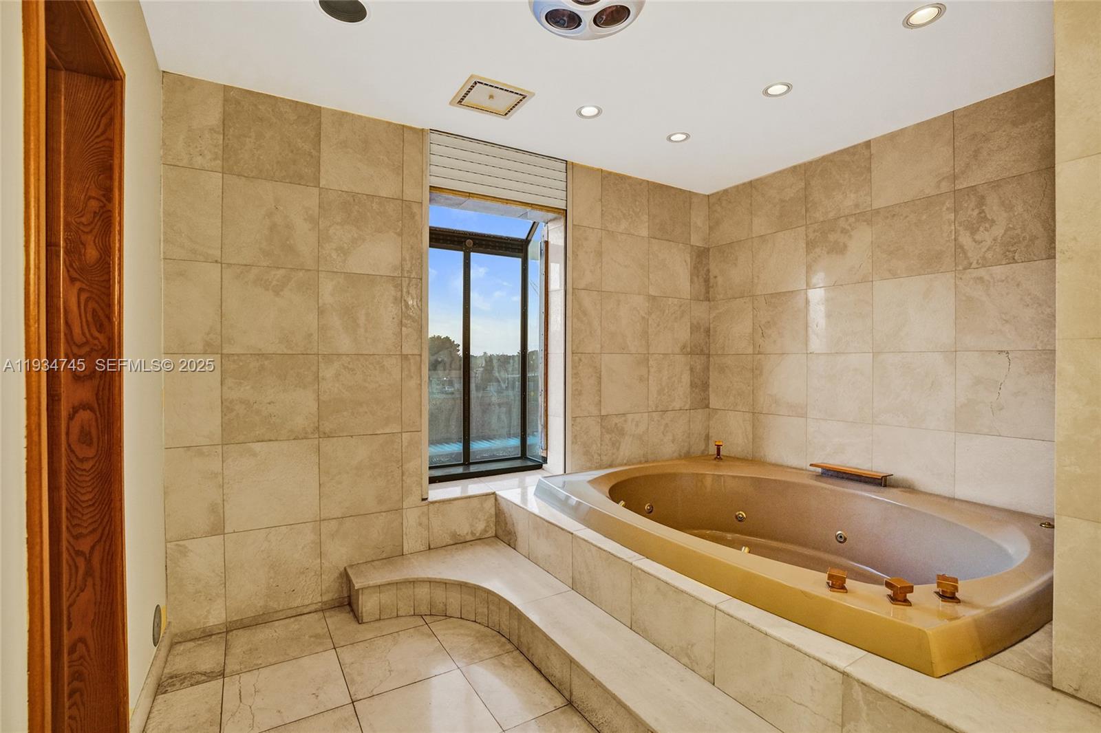 366 W 12th St Hialeah, FL 33010