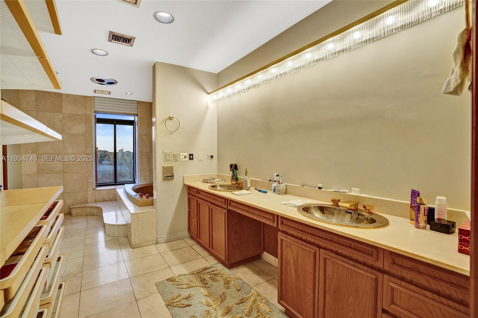 366 W 12th St Hialeah, FL 33010