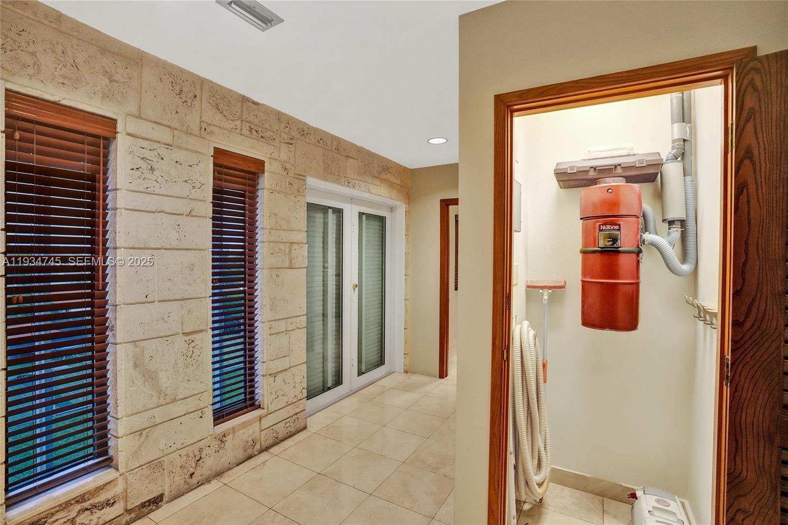 366 W 12th St Hialeah, FL 33010