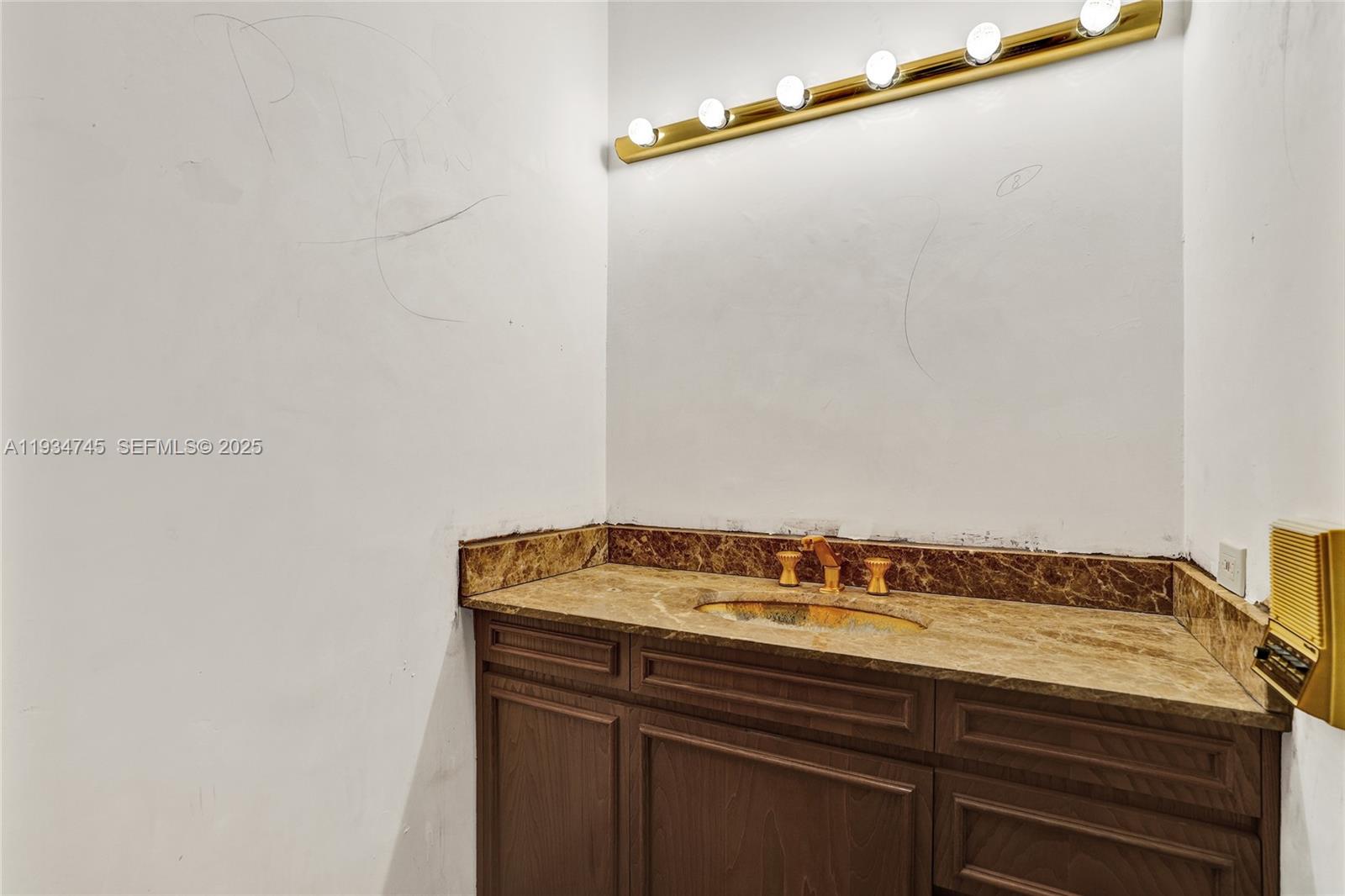 366 W 12th St Hialeah, FL 33010