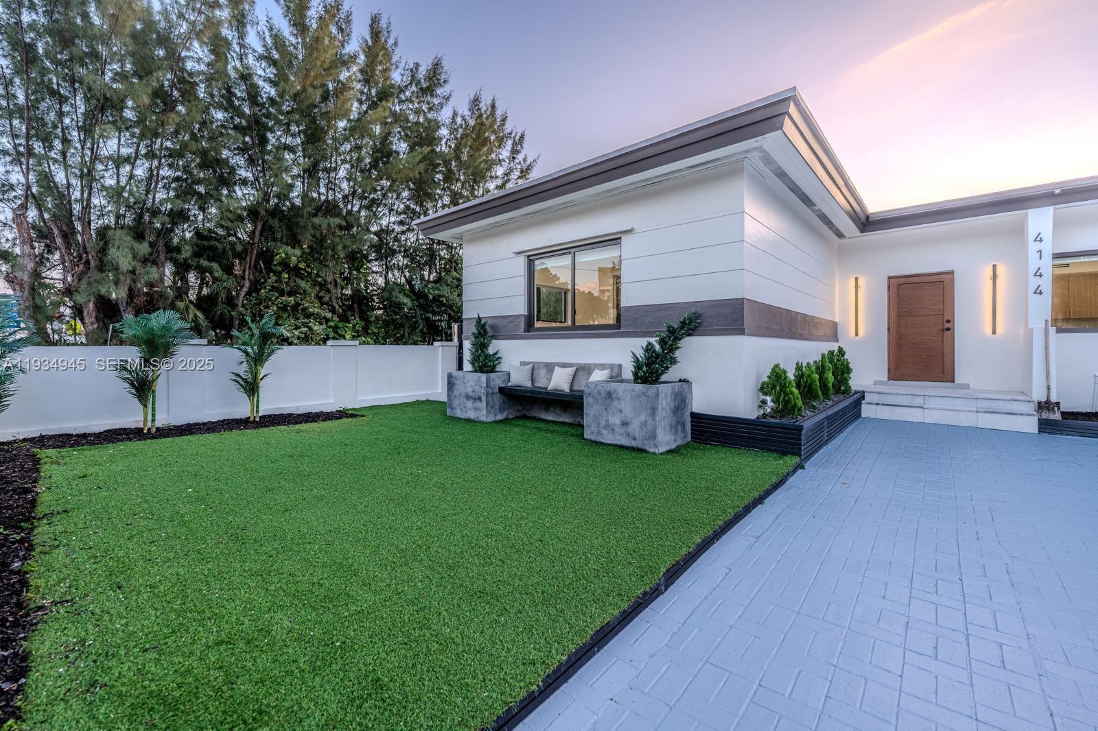 4144 Alton Rd Miami Beach, FL 33140