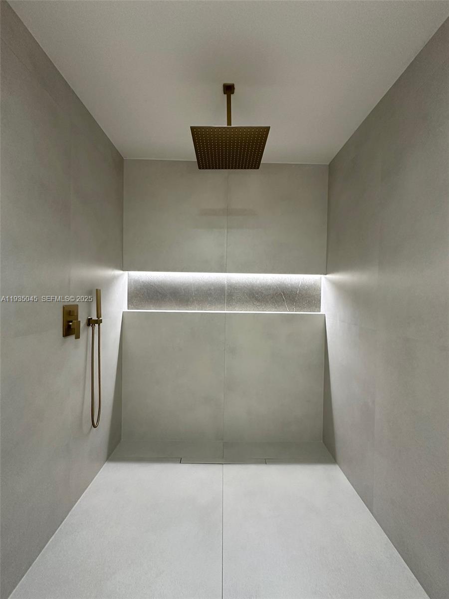 15411 NE 10th Ave North Miami Beach, FL 33162