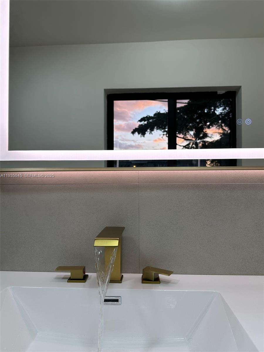 15411 NE 10th Ave North Miami Beach, FL 33162