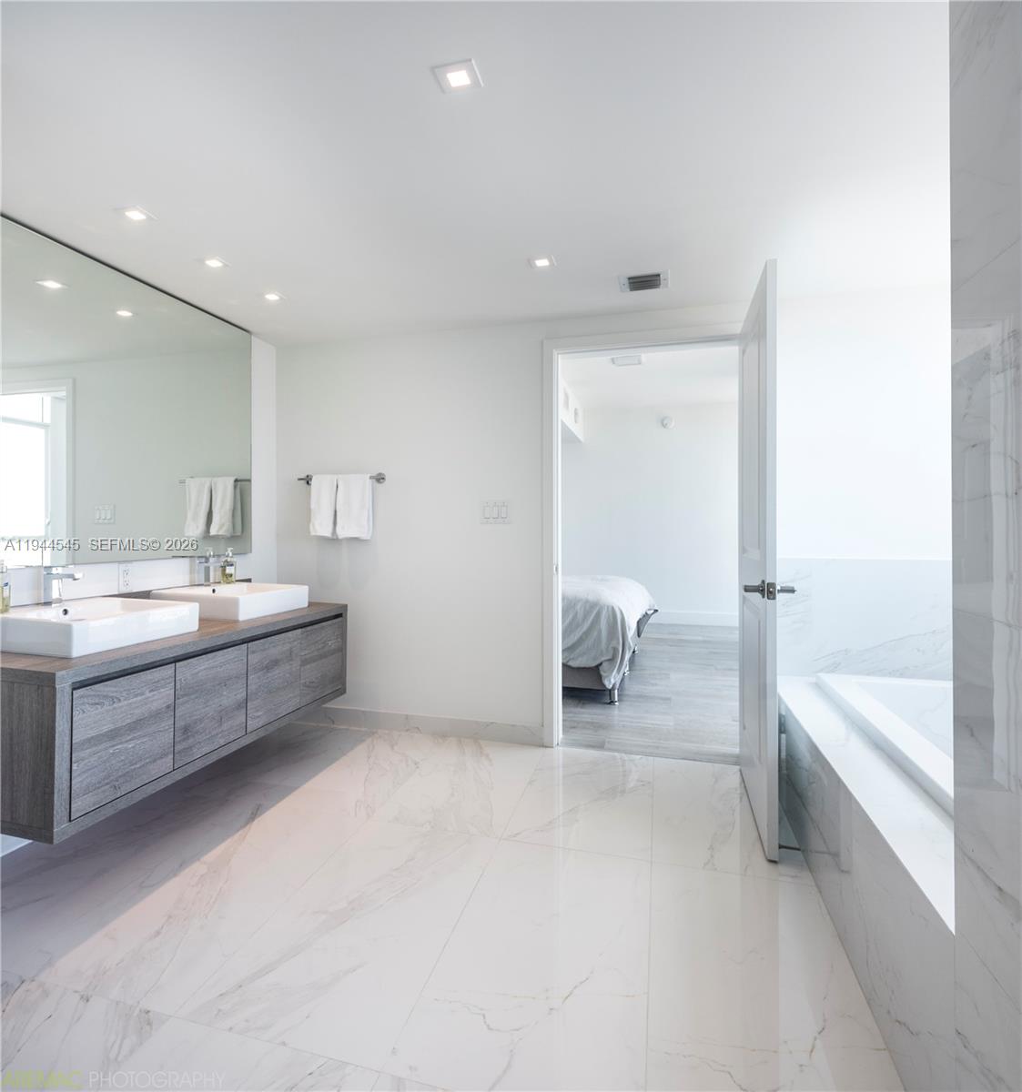 image 400 Sunny Isles12