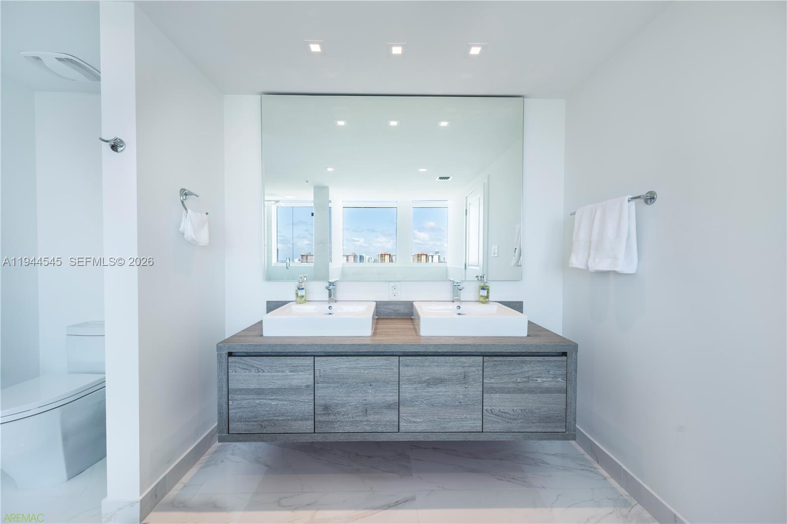 image 400 Sunny Isles13