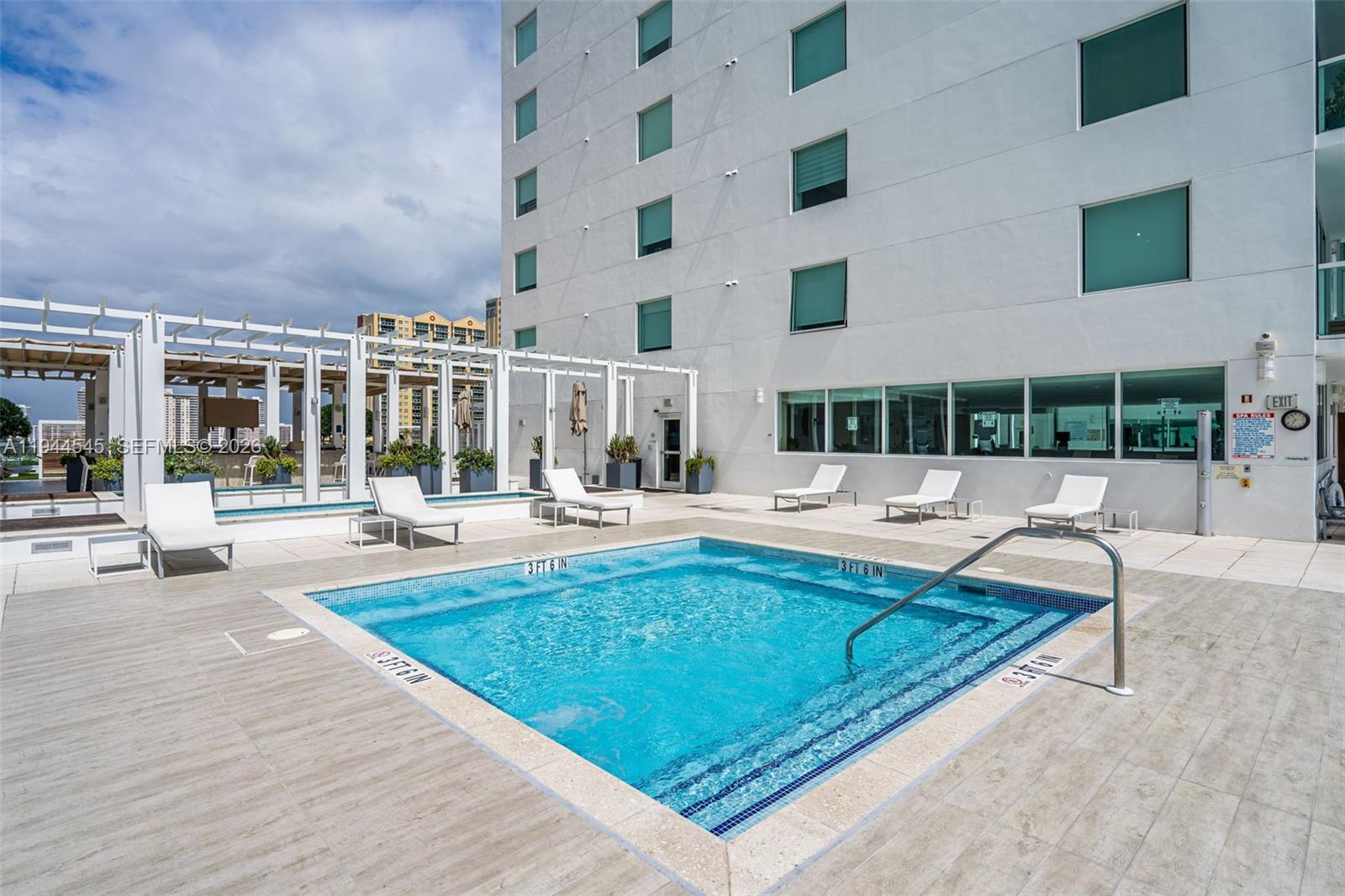 image 400 Sunny Isles38