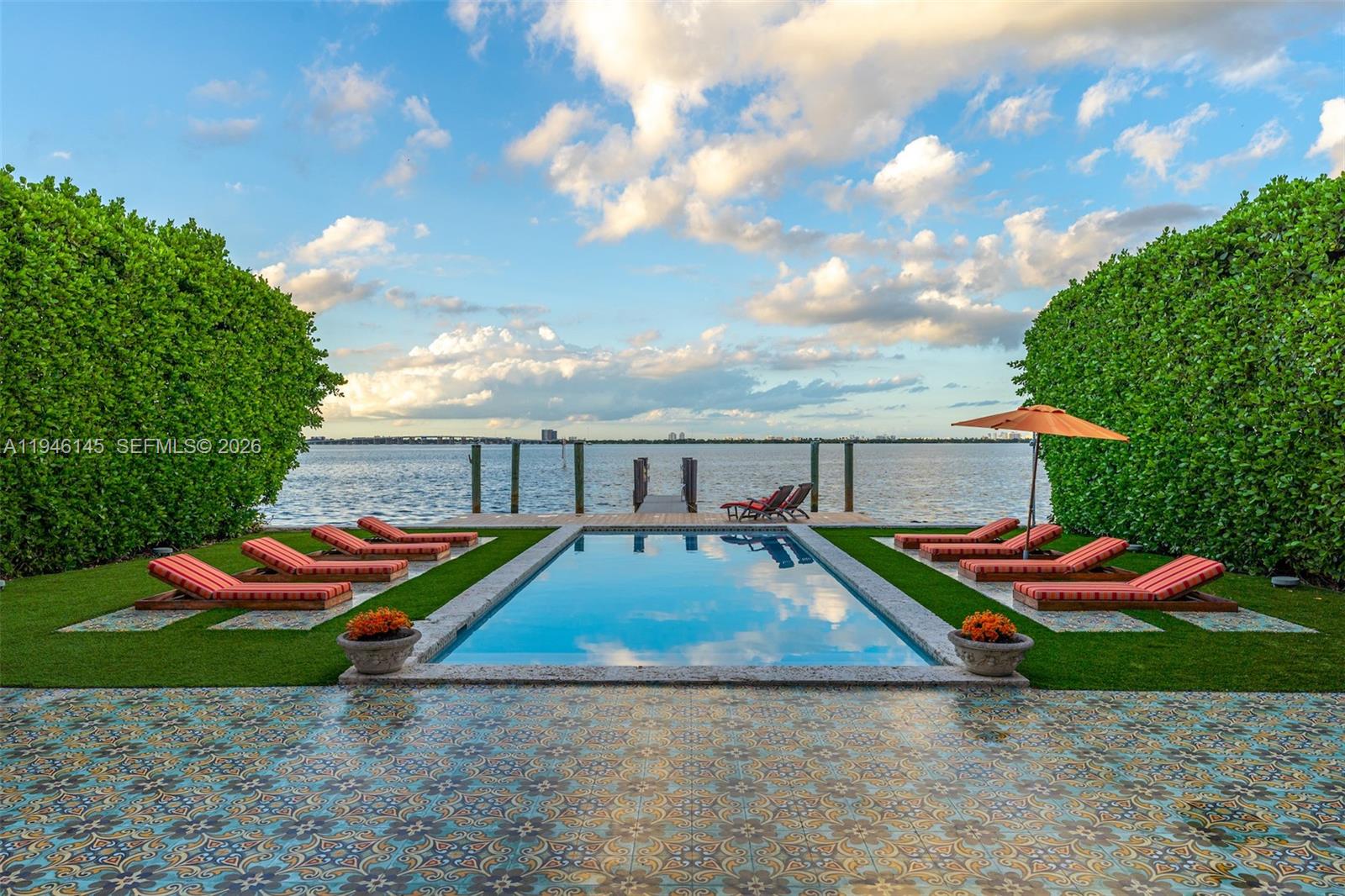 1277 N Venetian Way Miami, FL 33139