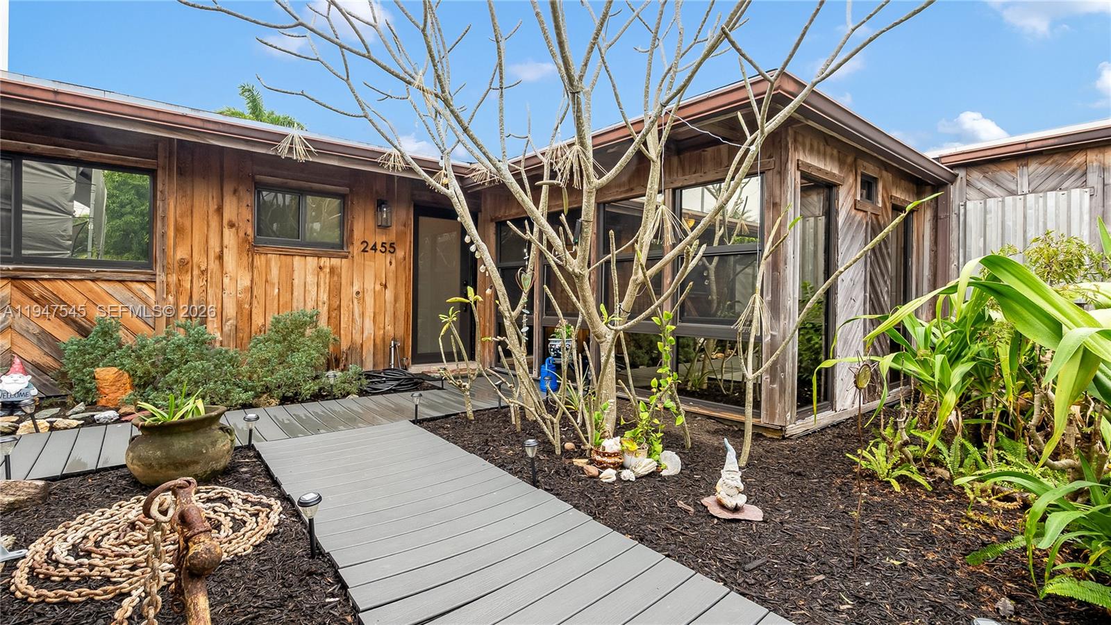 2455 Flamingo Ln Fort Lauderdale, FL 33312