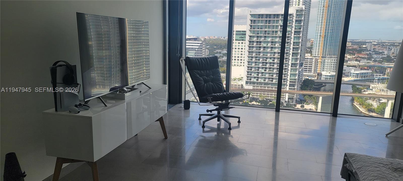 68 SE 6th St #2110 Miami, FL 33131