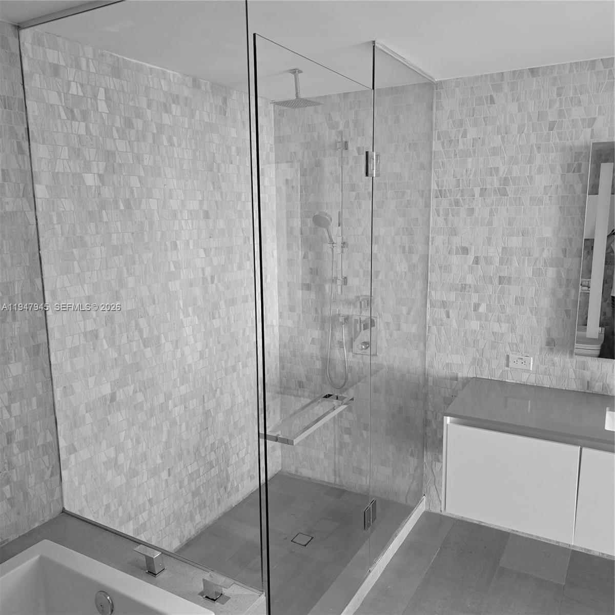 68 SE 6th St #2110 Miami, FL 33131