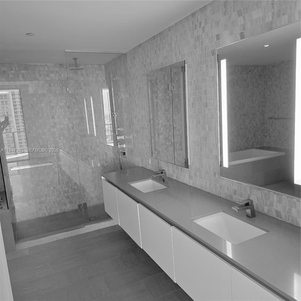 68 SE 6th St #2110 Miami, FL 33131