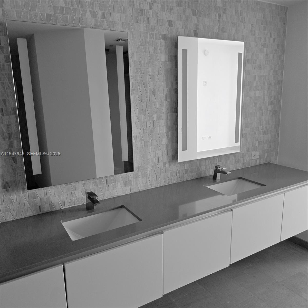 68 SE 6th St #2110 Miami, FL 33131